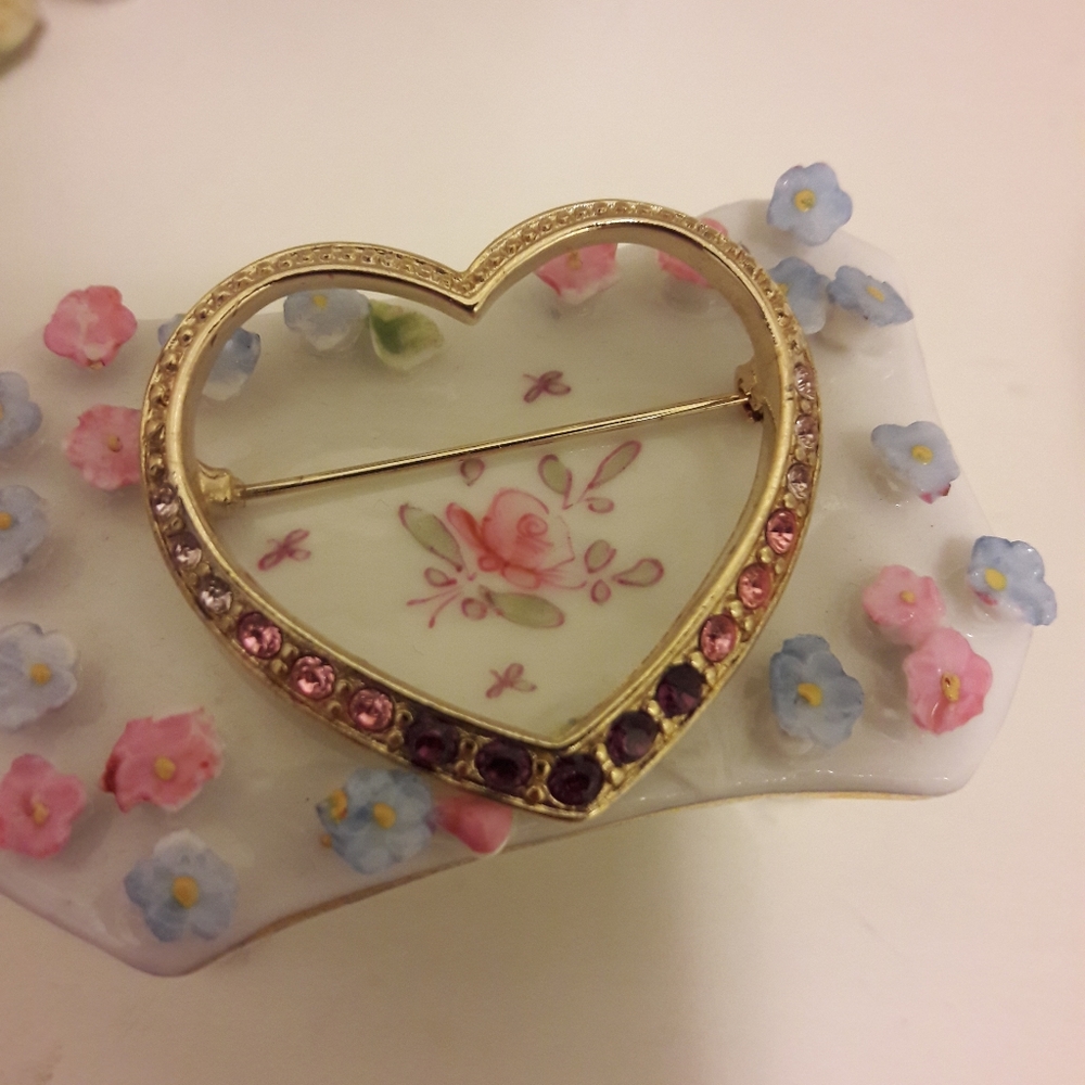3/$10 Faux gem heart brooch